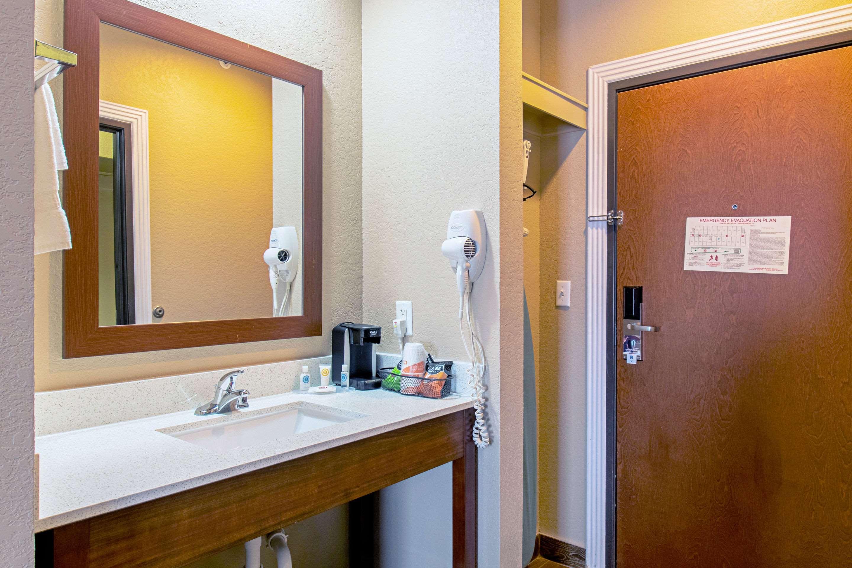 Comfort Inn & Suites And Suites Fredericksburg Exteriér fotografie