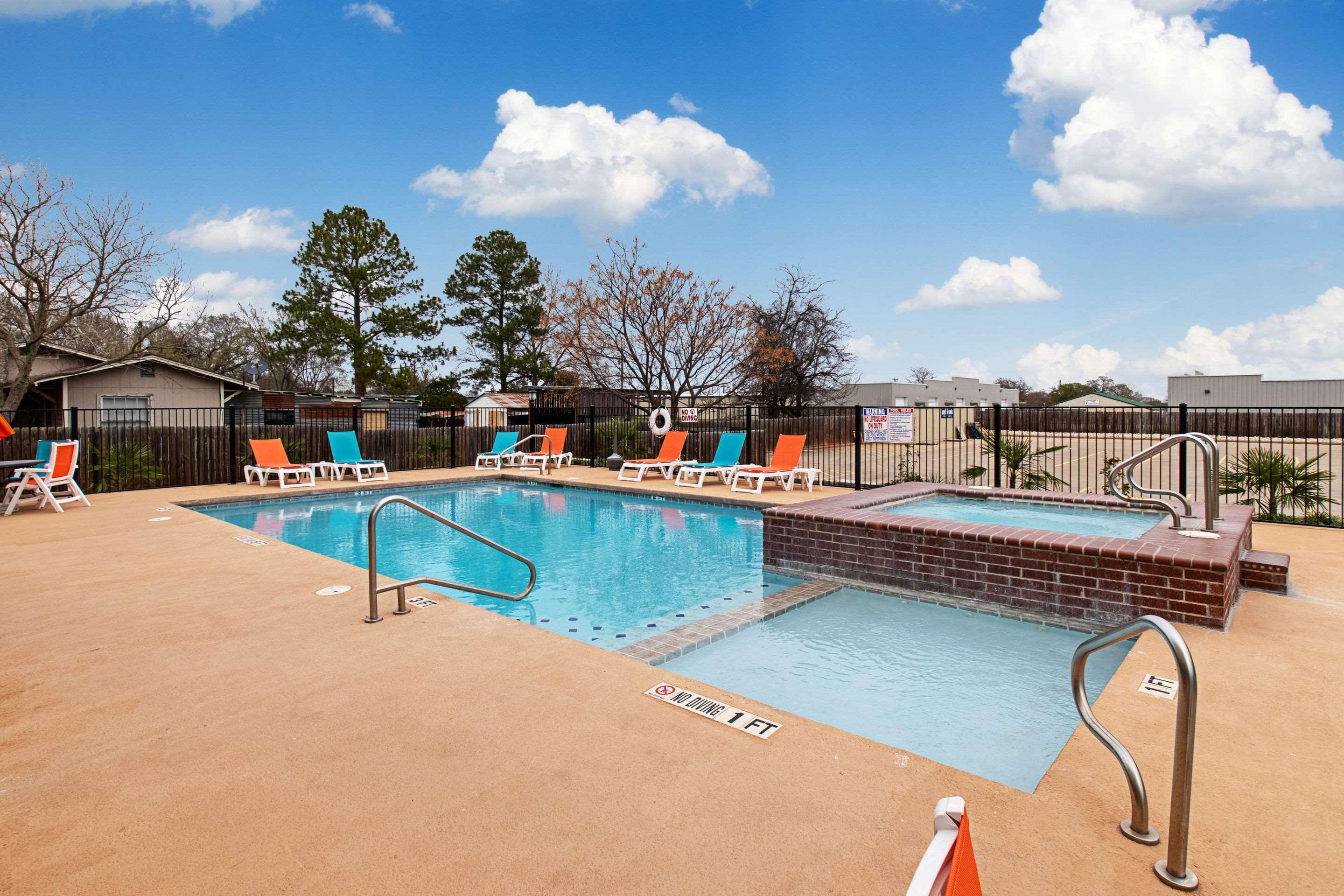 Comfort Inn & Suites And Suites Fredericksburg Exteriér fotografie